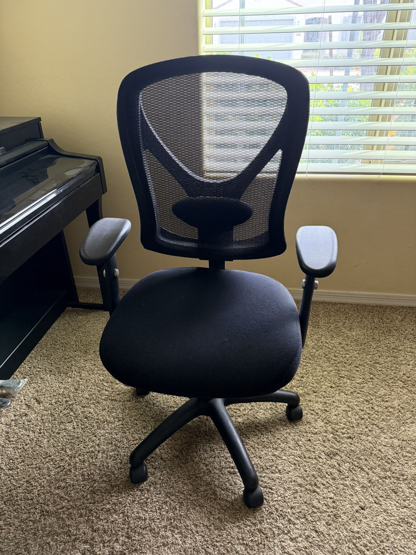 Staples Carder Ergonomic Office Chair - Great Condition