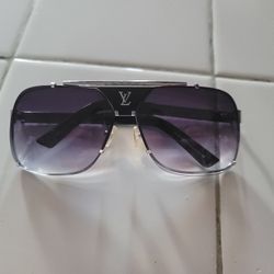 Louis Vuitton Sunglasses $150 PICKUP IN OAKDALE 