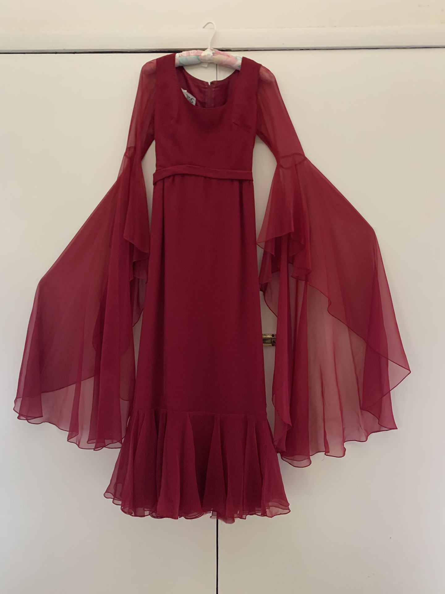 Vintage evening dress from the ‘60’s. Looks like a Stevie Nicks Dress !