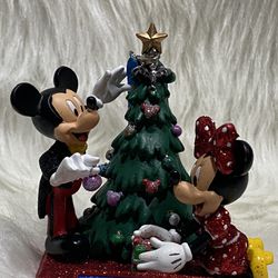 Disneyland Parks~Magic Kingdom~Mickey And Minnie Decorating Christmas Tree Ornament Collectible