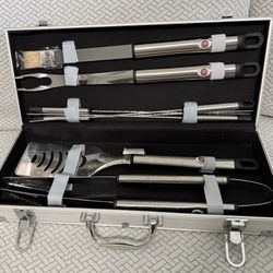 Chicago Cubs Grill Set And Case!