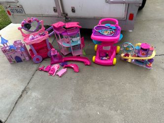 Little girls play house