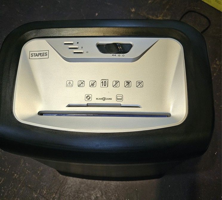 Staples Paper Shredder