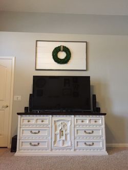 Handcrafted Wall Decor & Boxwood Wreath