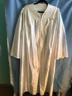 WHITE GRADUATION GOWN WITH CAP. LARGE