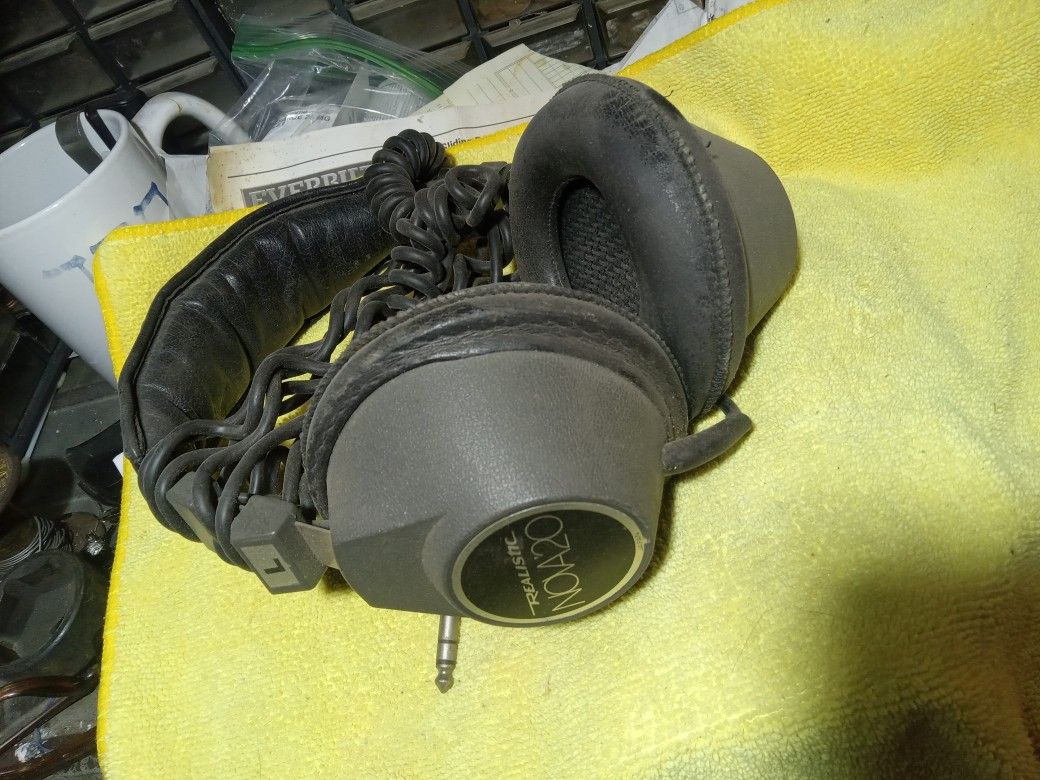 Vintage Realistic Nova 20 HiFi Stereo Headphone