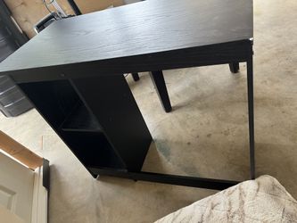 Black Desk