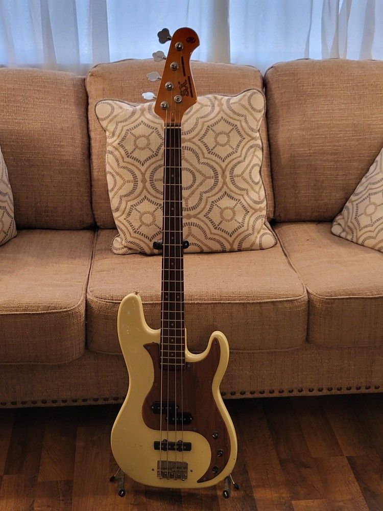 Sx Vintage Series P-Bass Guitar with Stand and Bag 