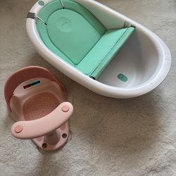 Frida Baby 4-in-1 Grow With Me Baby Infant Bath Tub With Bath Seat