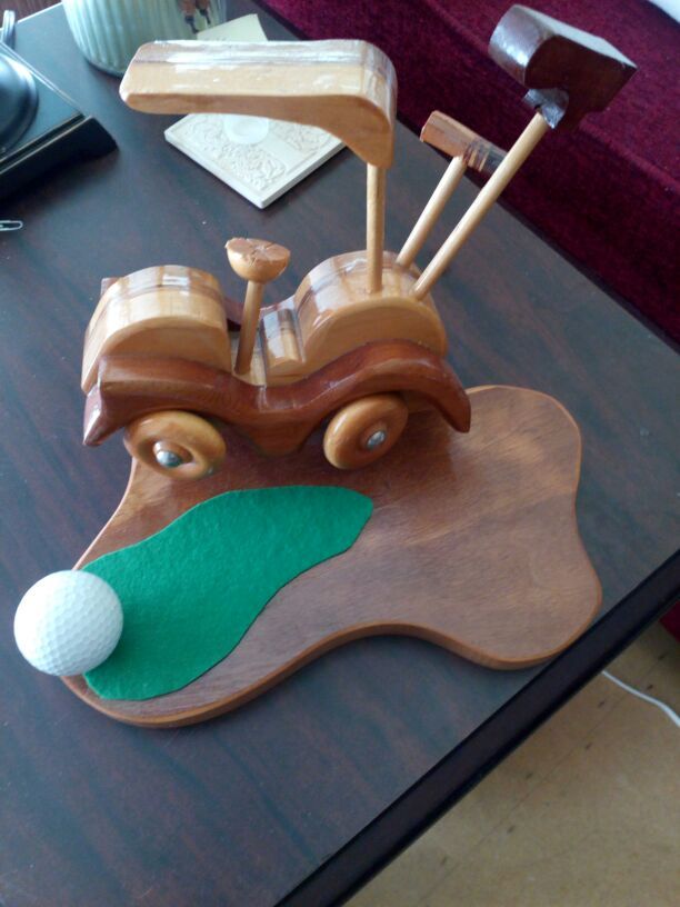 Handmade golf cart on wood very detailed and in new condition. Great for the golfers desk