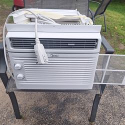 5000 BTU AIR CONDITIONER. 
