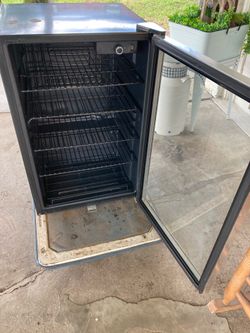 Hailer 150 Can Beverage Center