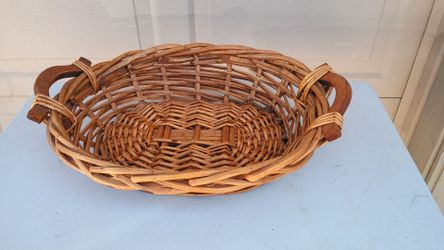 Oval Wicker Basket with Wooden Handles