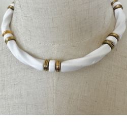 Avon White And Gold Tone Classic Twist Necklace 