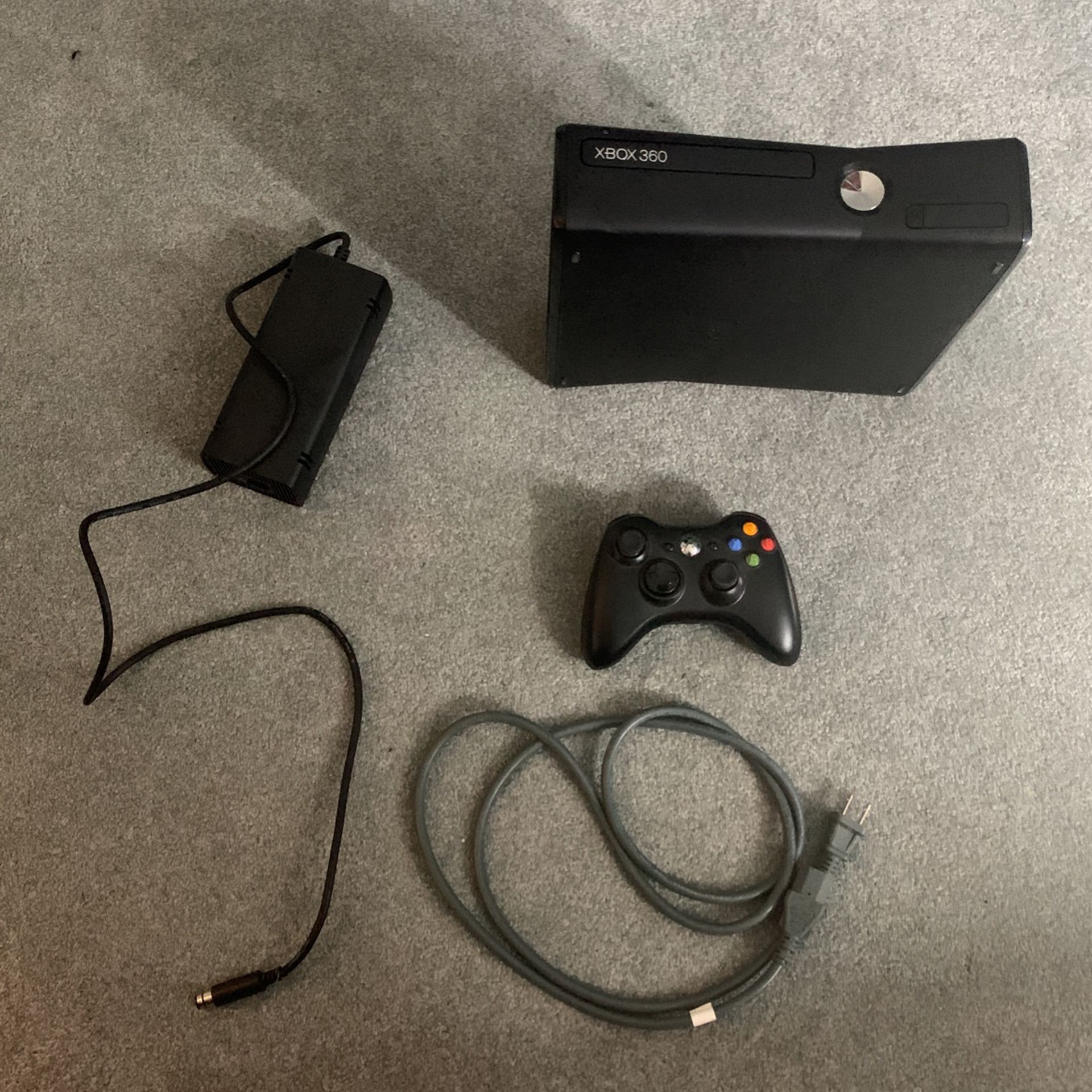 Xbox 360 S + Controller + Power Cord
