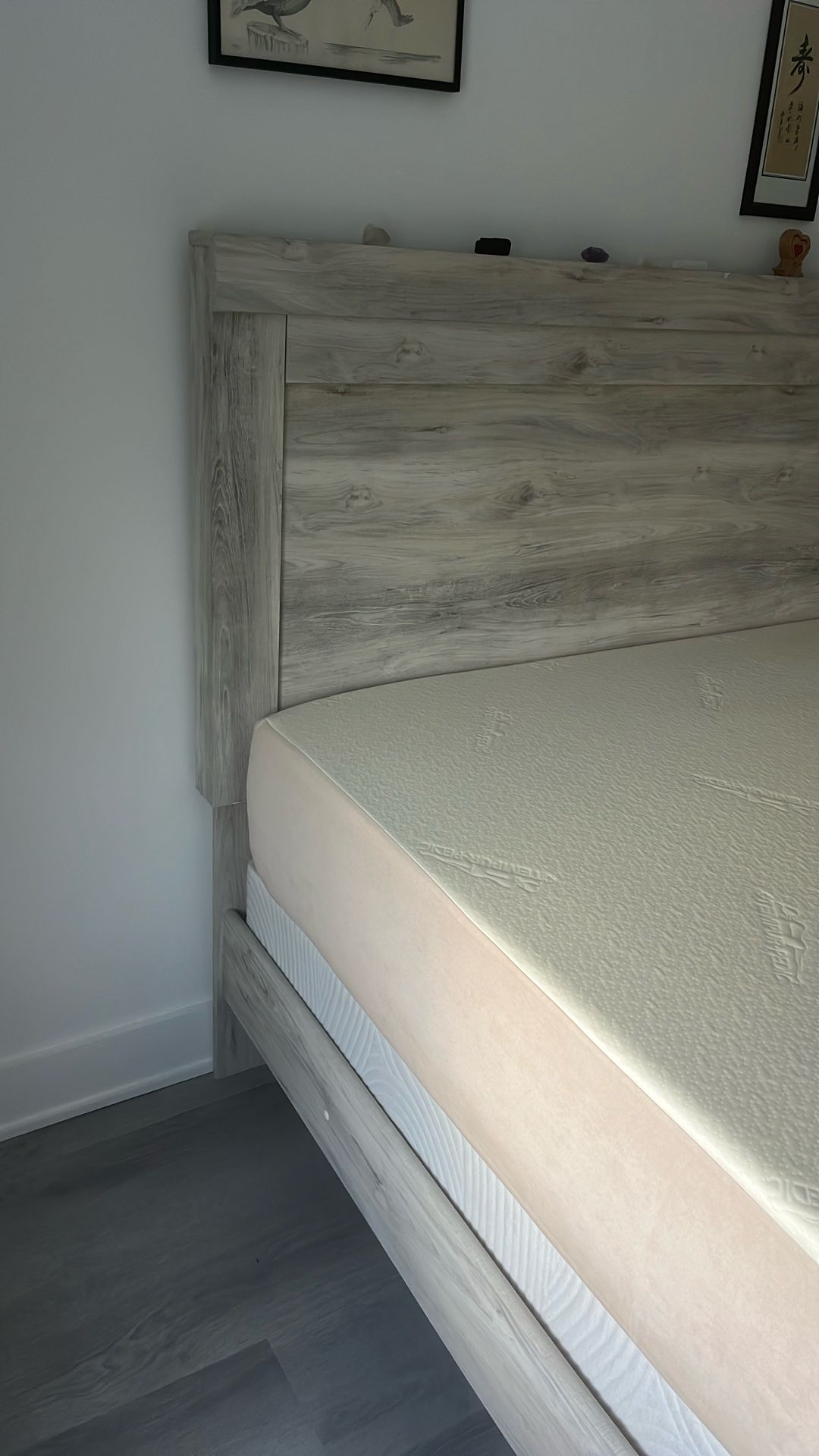 Rustic White King Size Bed Frame With Boxspring And Mattress