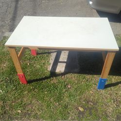 Kids desk