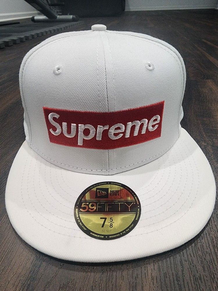 Supreme Money Box Logo New Era Hat - white
7 5/8 like new
