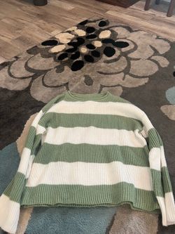 Green and white sweater L