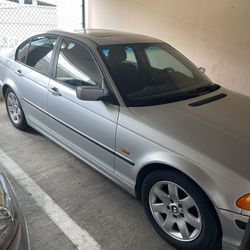 BMW 2000 323i