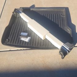 Audi Q5 Kit (Cargo Mat, Wheels Locks, Roof Rack Bars)