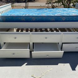 Twin Trundle Bed with drawers