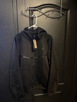 Black Nike tech