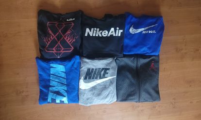 6 Boys XL Nike Hoodies