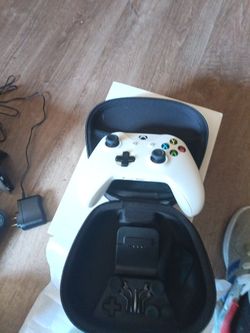 White Xbox One Wireless Controller with Case