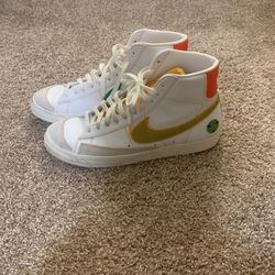Men Nikes 10.5