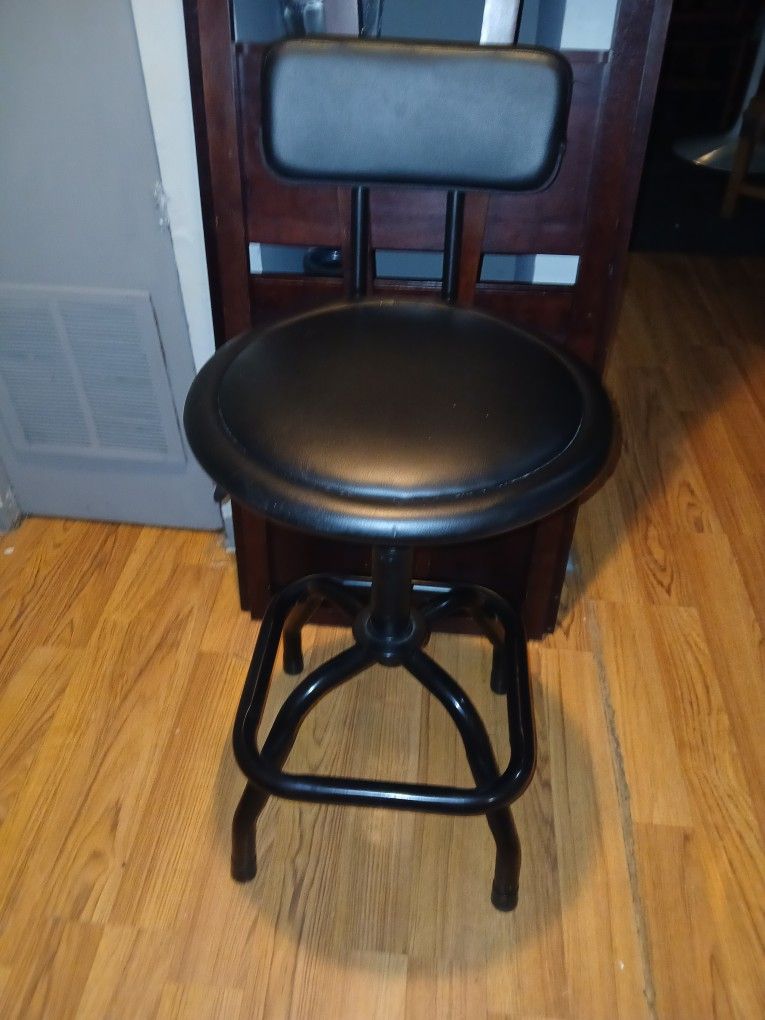 Work Shop Stool That Spins  - New -