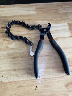 GEARWRENCH 3/4 in. to 3 in. Exhaust and Tailpipe Cutter (Cross streets are Camino al Norte and Tropical)