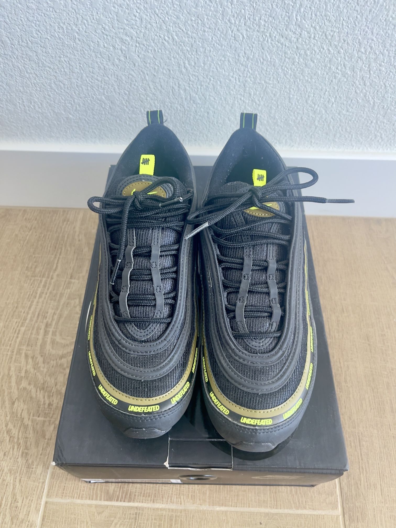 Size Nike Undefeated x Air Max 97 Black Volt