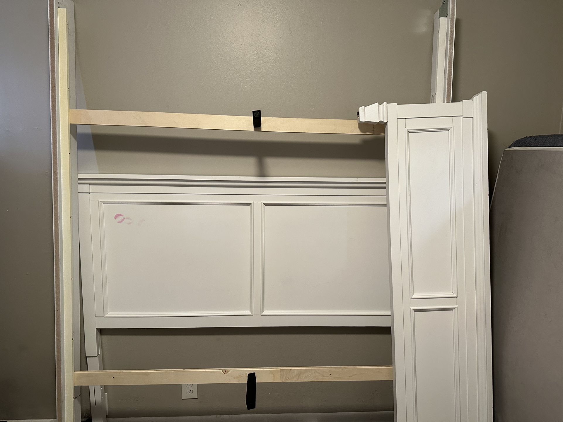 WHITE HEADBOARD AND BED FRAME FOR FULL SIZE BED