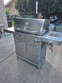 Char Broil Grill, In Very Good Condition ( Barely Used), Propane Tank Not Included