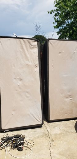 Twin mattress boxes