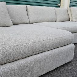 FREE DELIVERY!!! Crate & Barrel "Lounge Deep" 2 Pc Sectional + 4 Pillows ($4K Retail...60% OFF!!!)
