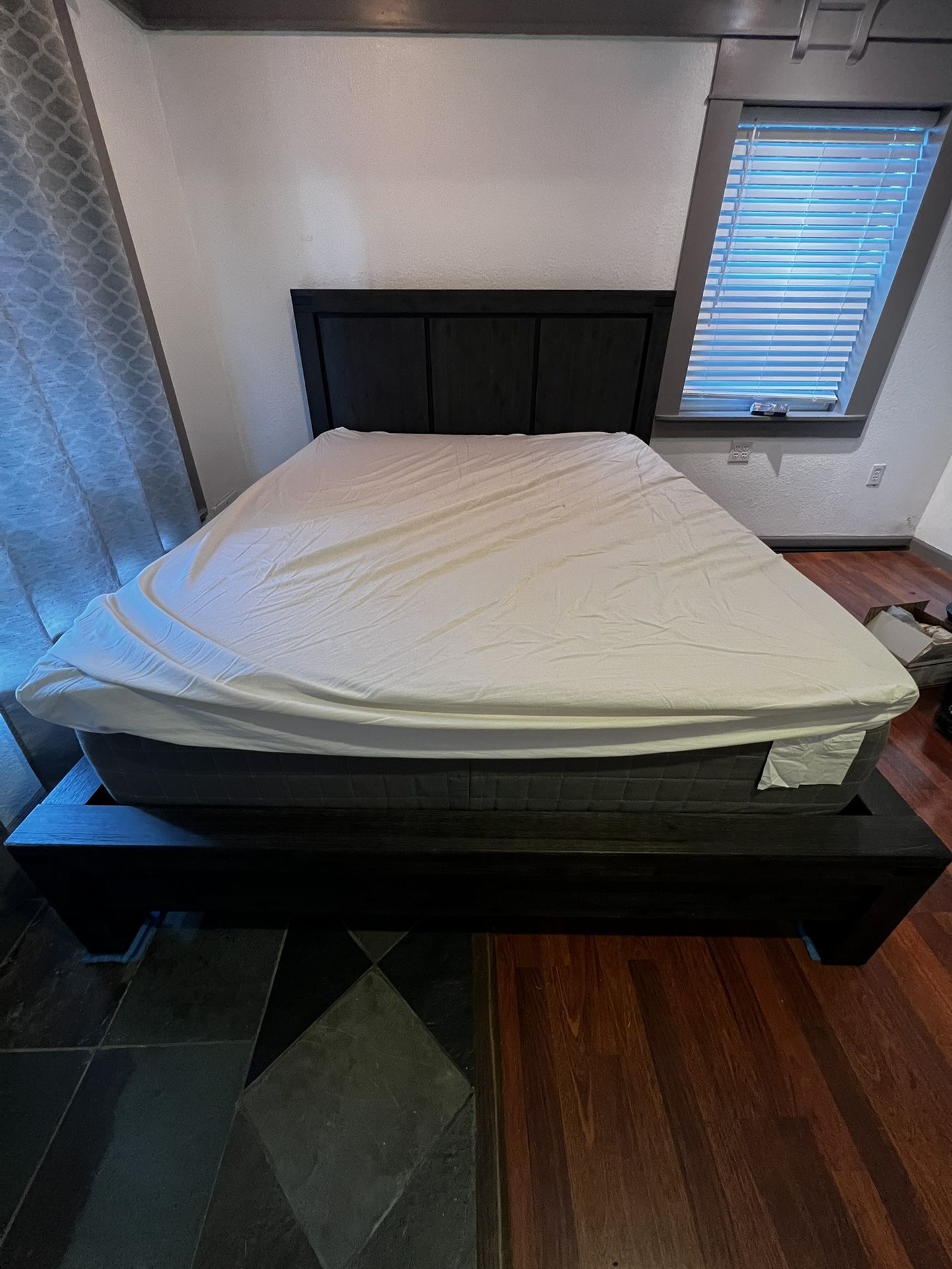 Free Queen Size Bed Frame And Mattress