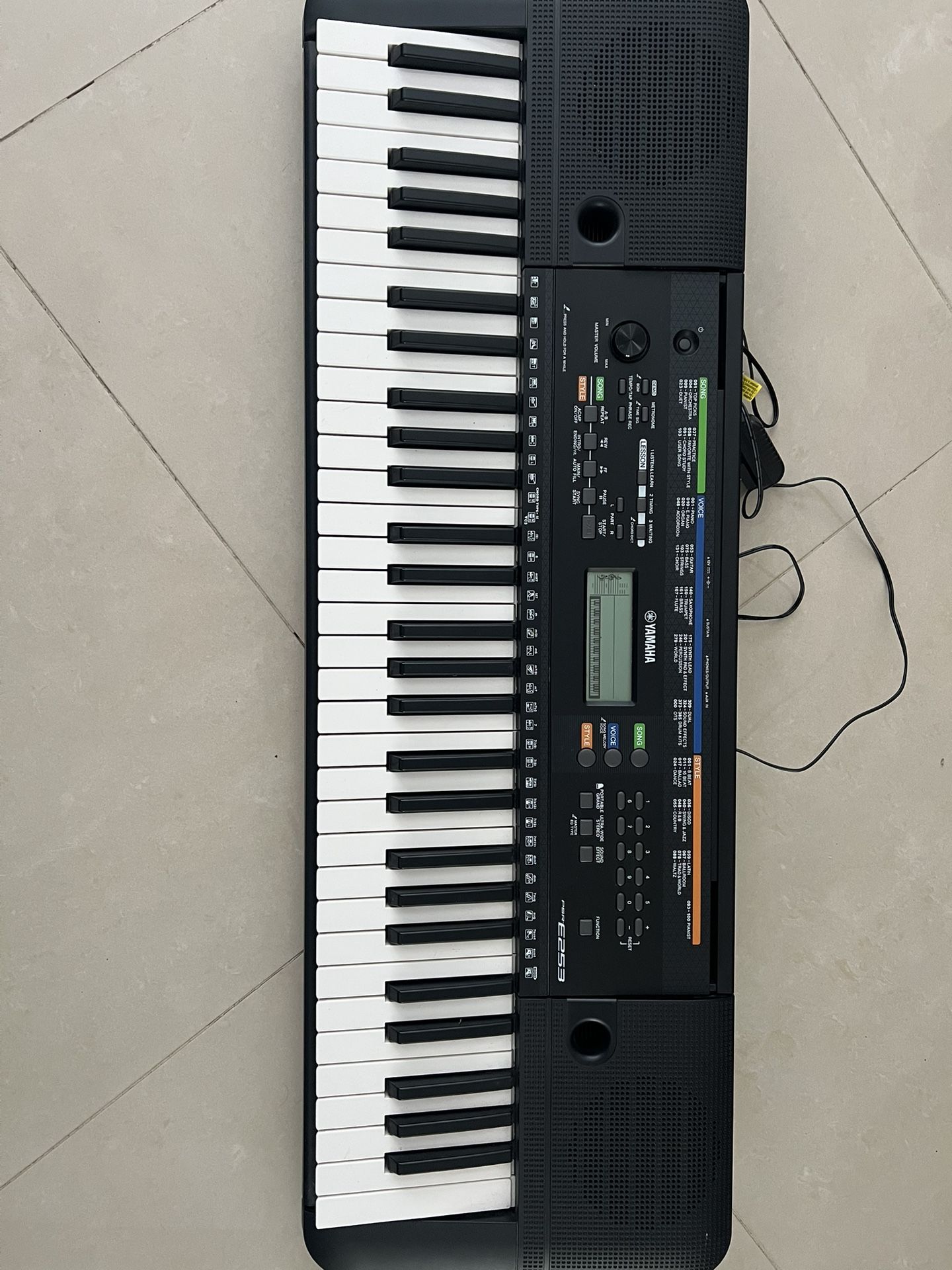 Yamaha E253 Keyboard