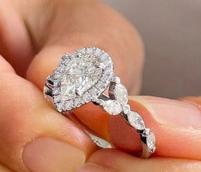 14k White Gold 1.60Ct Lab Pear Diamond Engagement Ring.