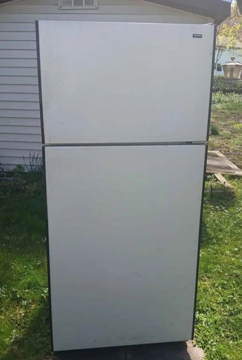 used small apartment refrigerator in good condition!!!