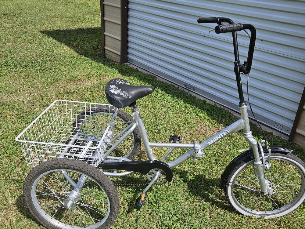Folding TRICYCLE.  20 Inch