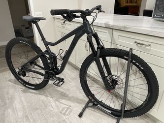 2023 Giant Stance 29er MTB Size LARGE