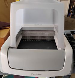 PetSafe ScoopFree Crystal Pro Front-Entry Self Cleaning Cat Litter Box