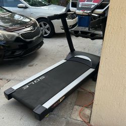 Sole 480 Treadmill 