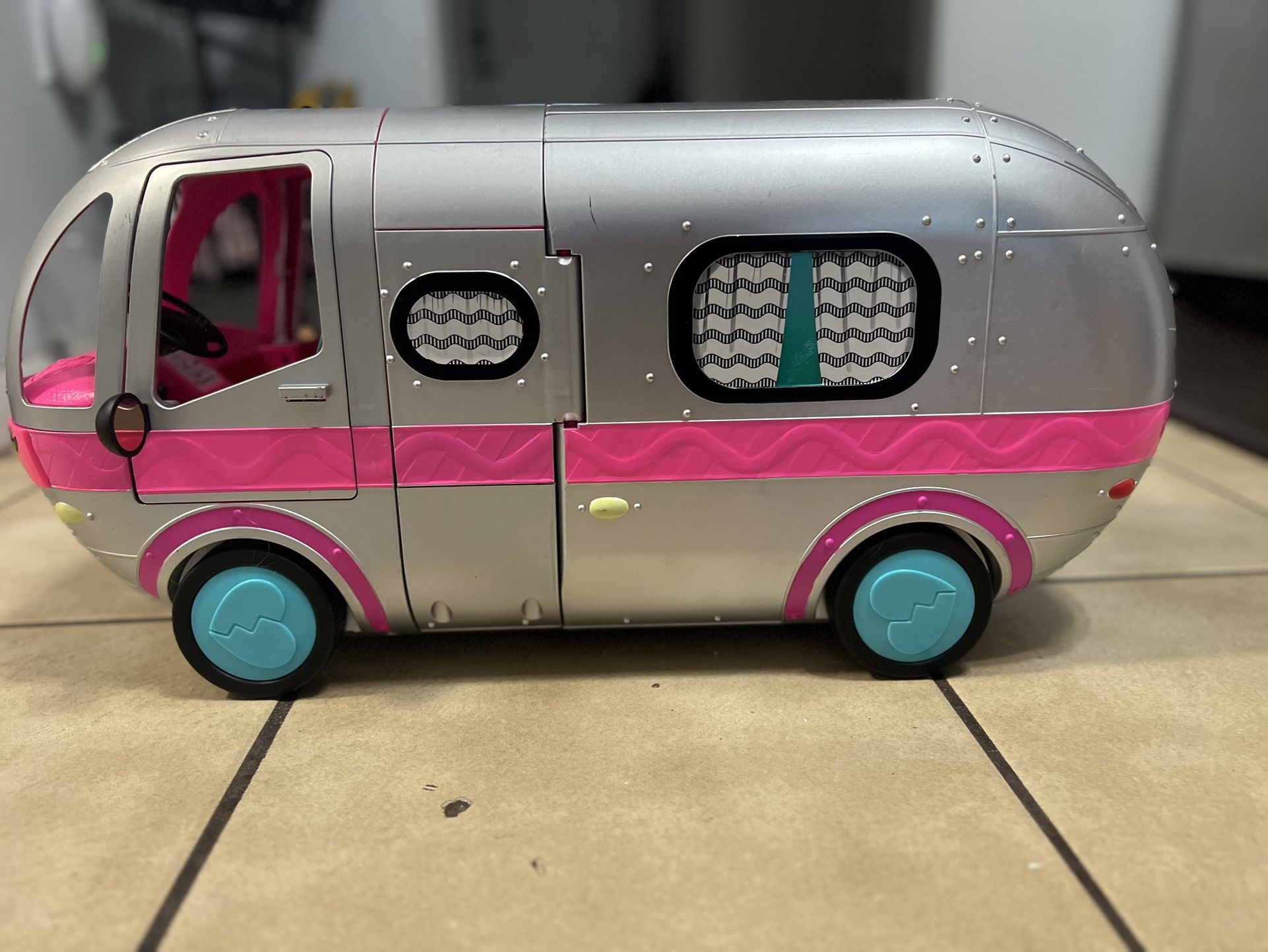 LOL surprise Doll Camper