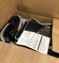 Open box black and white gtplayer chair
