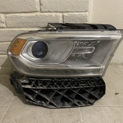 2014 To 2015 Dodge Durango Right Side / Passenger Side Halogen Headlight OEM