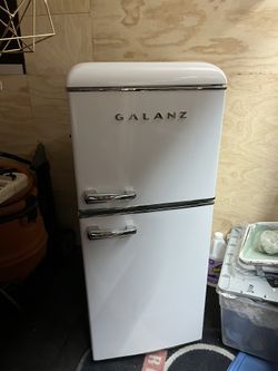 Galanz Retro dual door 4-cu ft Mini Fridge