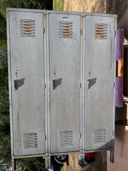 Vintage metal lockers (set of 3)